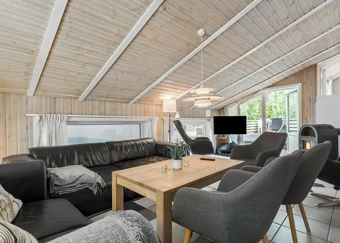 Vakantiehuis Beautiful In With Sauna